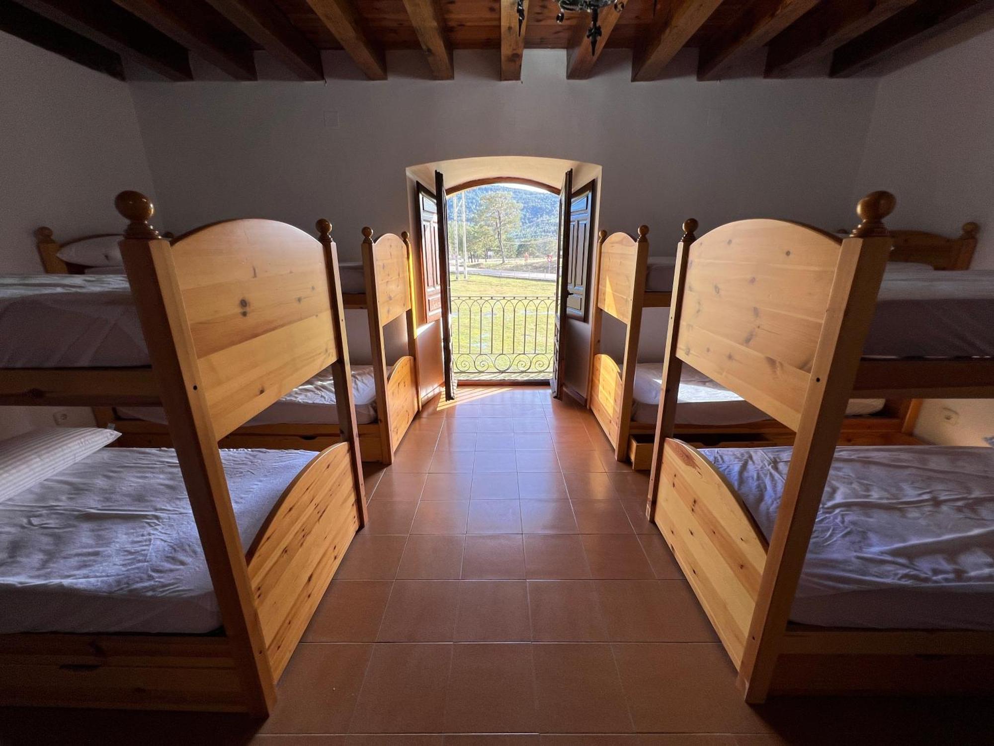 Albergue Pinares - La Casona De Revenga Regumiel de la Sierra Exterior foto