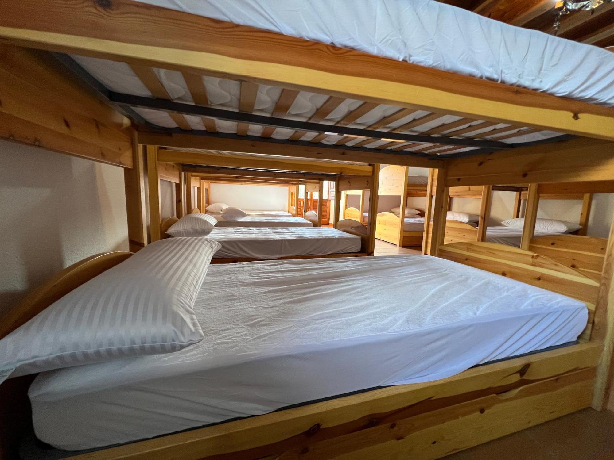 Albergue Pinares - La Casona De Revenga Regumiel de la Sierra Exterior foto